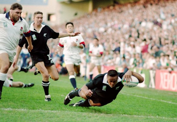 All Blacks legend Jonah Lomu has passed away aged 40. Lomu played 63 Tests for New Zealand, scoring 37 tries. This picture - 18th June 1995:  Jonah Lomu of New Zealand dives over for a try during the 1995 Rugby World Cup match between England and New Zealand played in Cape Town, South Africa.