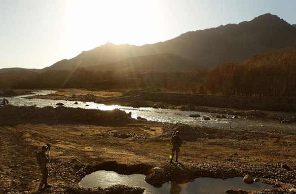 Australian soldiers patrol and search the river bed near the Puza Bridge for IED's after an insurgent was arrested the night before with explosive matieral at this location. Dai Roshan Area in Uruzgan Province, Afghanistan.