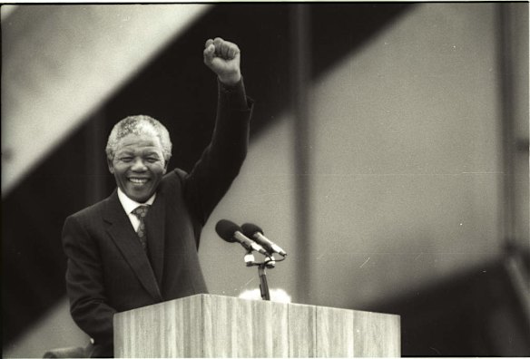 Nelson Mandela acknowledges the crowd at his speach in Sydney with the A.N.C sign and a wave, Sydney Opera House, 1990  Photography by CHRISTO  Neg Ref: 901024/32  Scanned from 35ml black and white, b & w negative from Fairfax Archives