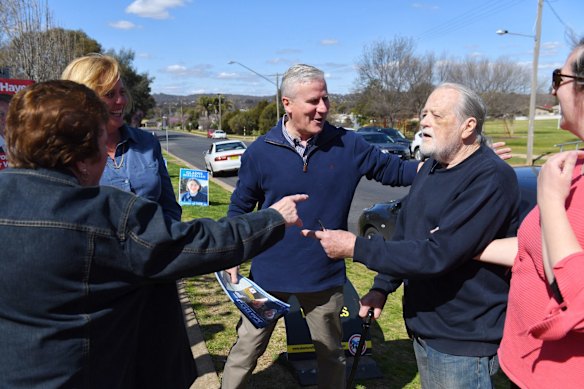 Deputy PM and Nationals leader Michael McCormack chats with arriving voters.