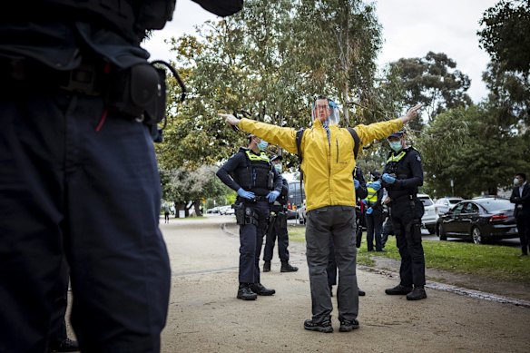 An anti-lockdown supporter is questioned by Victoria Police after refusing to provide details and being in non-compliance with the Chief Health Officers guidlines. 