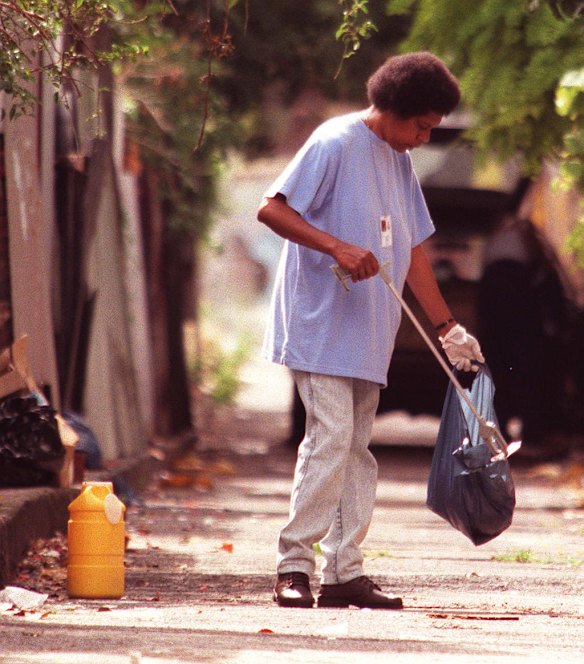 Heroin users on Everleigh Street, Redfern, January 28, 1999.