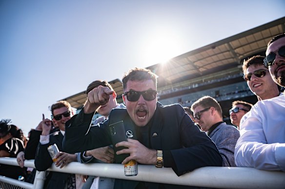 The crowd at Everest Day, Royal Randwick Racecourse.