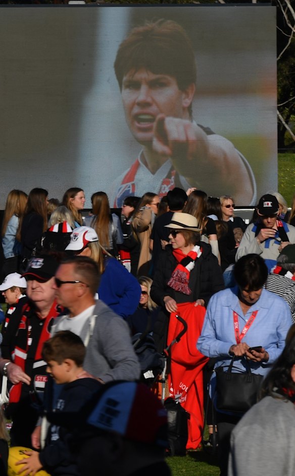 Fans at Moorabbin oval.