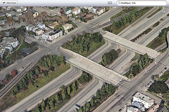 "The Amazing iOS 6 Maps" blog jokes Oakland?s 980 freeways in the US have "new rock climbing walls".