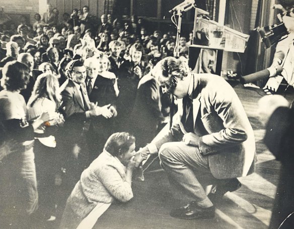 SMH OBITS. The picute that won Rick Stecens the Best New Picture of the Year Award 1973.Gough Whitlam opening the LAbor Election Campaign at the Blacktown Civic Centre Nov 13, 1972. FAIRFAX LIBRARY.