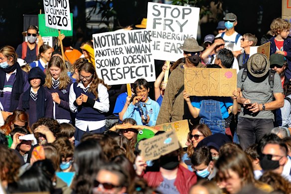 An estimated crowd of five thousand gathered at Treasury Gardens on Friday for Climate Strike, a rally and march organised by School Strike 4 Climate after the recent federal budget announcement. 