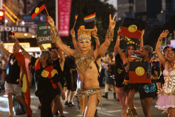 An attempt to ban the Liberal Party and police from Sydney's gay and lesbian Mardi Gras has attracted controversy.
