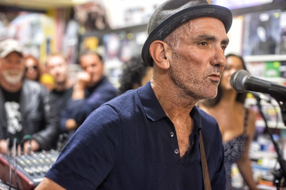 Did Paul Kelly write the greatest ever non-traditional christmas song?