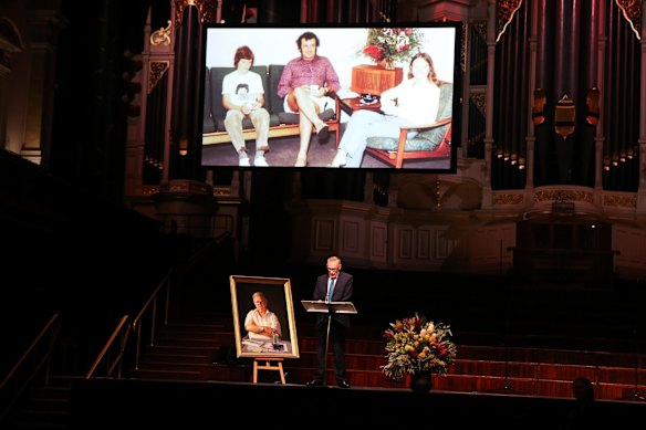 Former Premier of New South Wales Bob Carr speaks during the State Memorial Service.