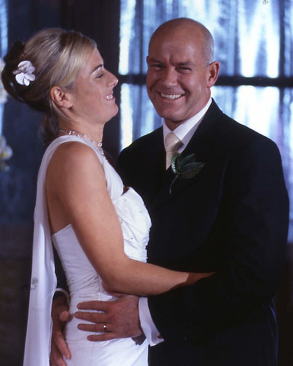 Kate Kendall and Gary Sweet in "Stingers".