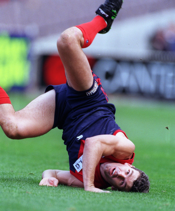 Melbourne’s Shaun Smith hits the ground after attempting a mark in 1998.