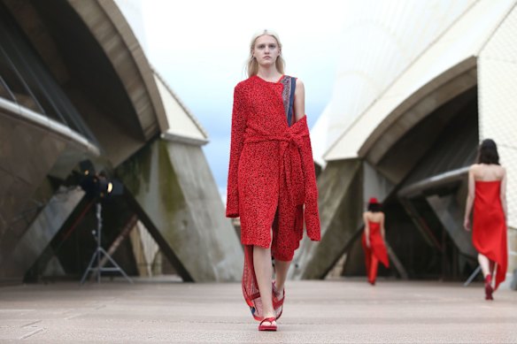 Slouchy tailoring in fabric that looked like dyed desiccated coconut (in a great way).