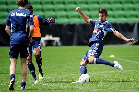 Melbourne Victory training at AAMI Stadium. Harry Kewell  during first official training session.  14th  September 2011
