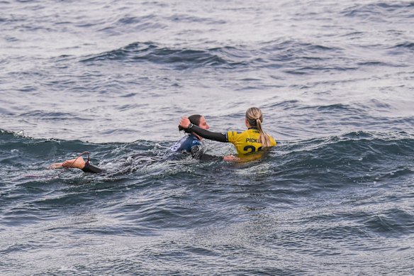 Molly Picklum congratulates Tyler Wright at the completion of the women's final.