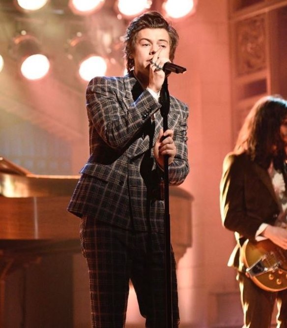 Harry wearing Gucci's Fall 2017 plaid suit for his debut Sign of the Times SNL performance.
When it comes to prints Harry blends the retrospective 'dapper' gentleman with 'carefree rockstar' in a similar aesthetic to David Bowie. His experimental ways with prints has seen him wear floral suits, printed satin shirts and daring patterns.

Style note: Pair statement pieces with lowkey items as an accent to the monochromatic trend. “I think you just wear what you feel comfortable in," Styles said.
