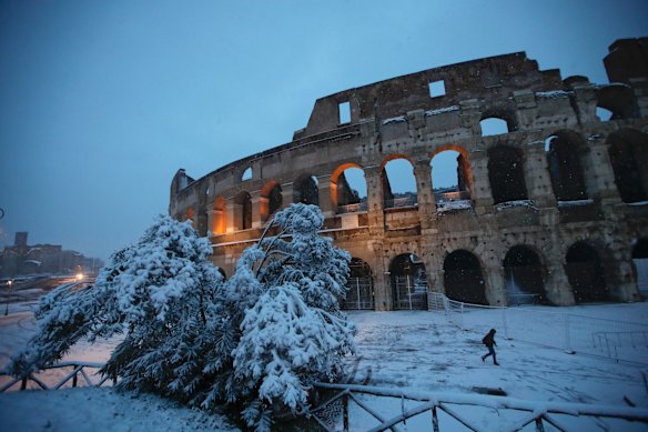 Rome snow photos: Rare snowfall turns Rome into winter wonderland