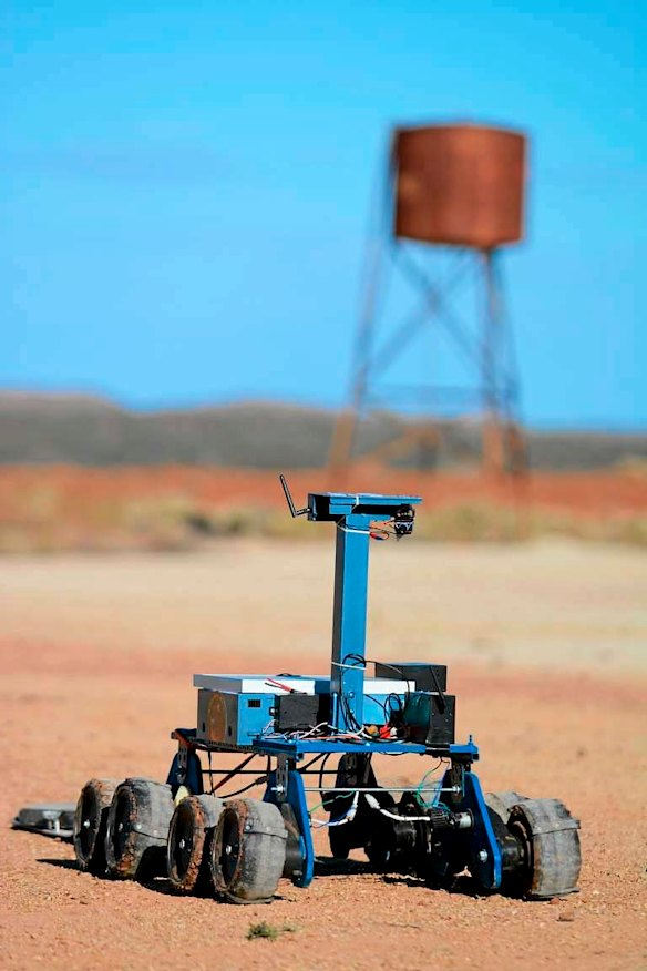 Student rovers in South Australian outback