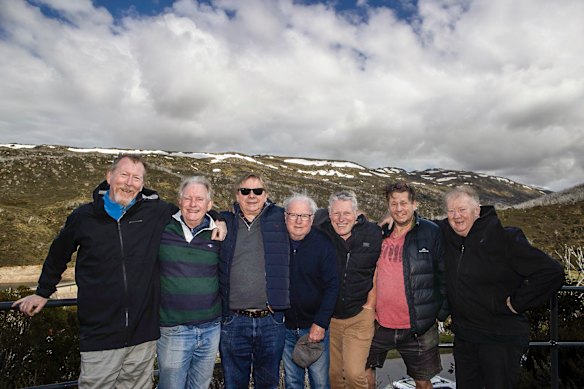 Os “Old Farts 2025”, a partir da esquerda: Chris Hammer, Phil Williams, Tony Wright, Russell Barton, Michael Brissenden, Arthur Hill e Michael Bowers. 