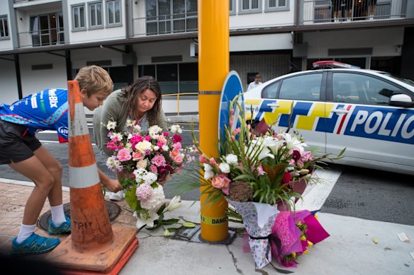 Christhchurch locals gather to lay flowers and pay their respects near the Masjid Al Noor Mosque.