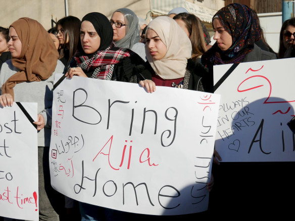 Hundreds gathered in solidarity outside a mosque in Baqa al-Gharbiyye on Saturday, calling to bring Aiia Maasarwe’s body back home.