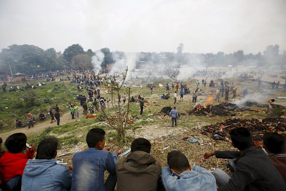 People cremate the bodies of the victims of an earthquake in Bhaktapur, Nepal April 26, 2015. 