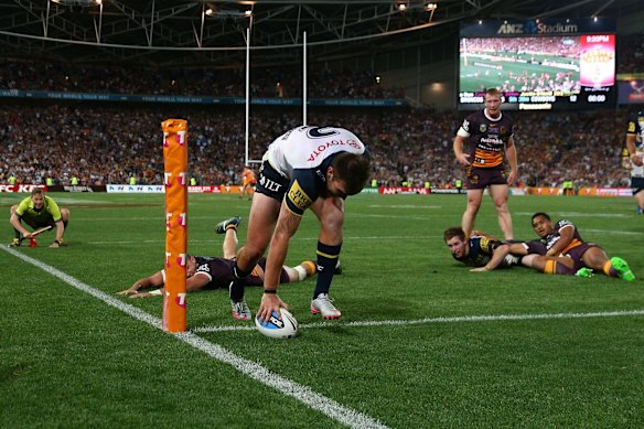 Kyle Feldt scores his famous try in the 2015 grand final that sent the match into extra-time. 