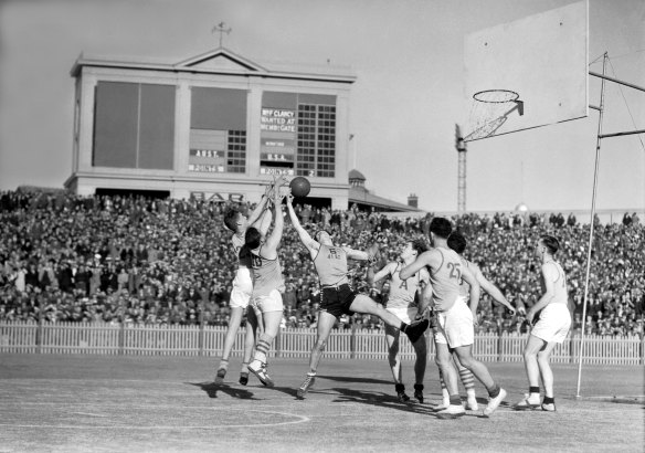 “Keen interest was shown in these American games.” Scoreboard reads the USA leading 2-0 and a “Mr Clancy Wanted at the Members Gate”. 