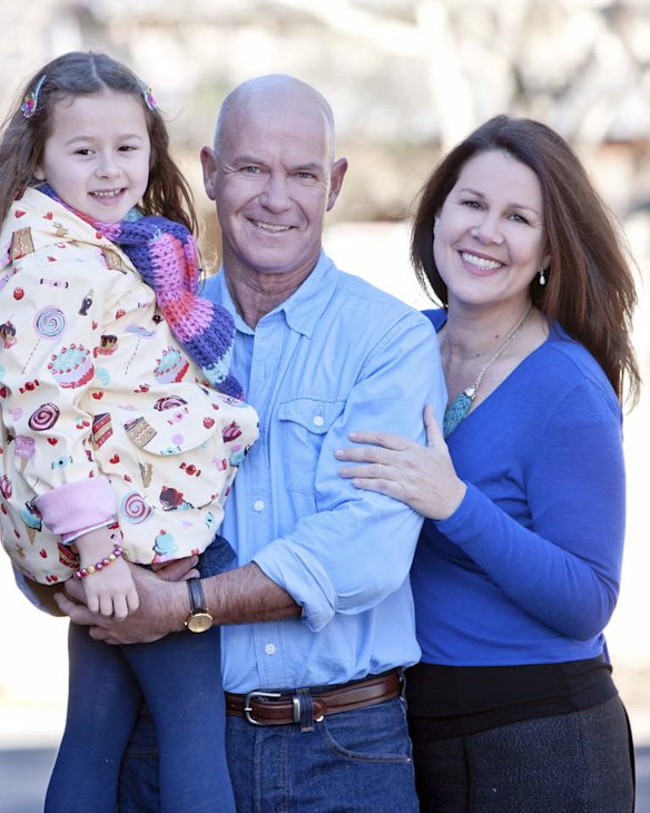 Gary Sweet and Julia Morris in "House Husbands".