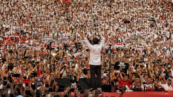 Joko Widodo addresses a huge crowd at his final campaign rally in Jakarta.