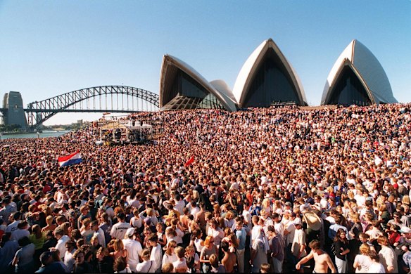 The audience for Crowded House at the Opera House 
