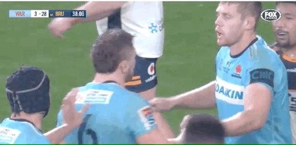 Swinton and Faingaa lock horns. 