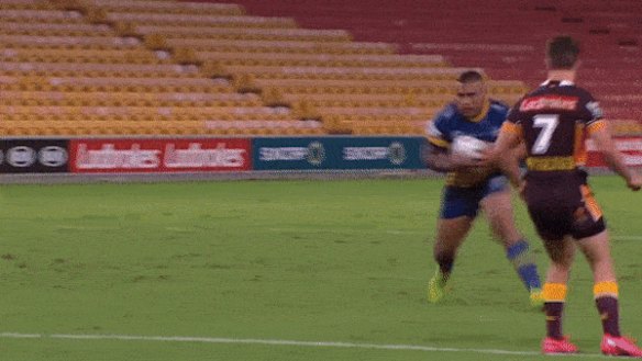 An inch-perfect pass from Junior Paulo leads to another Eels try.