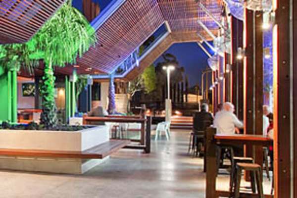 no-shortage-of-beer-at-australia-s-biggest-pub