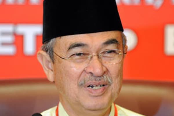 Bribe Probe Hits Former Malay PM