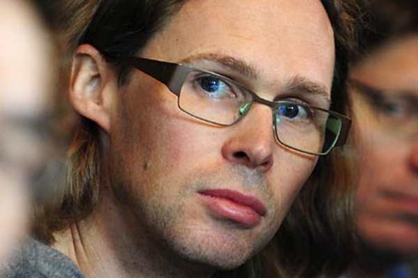 Founder Michael Birch buys back Bebo for $1m