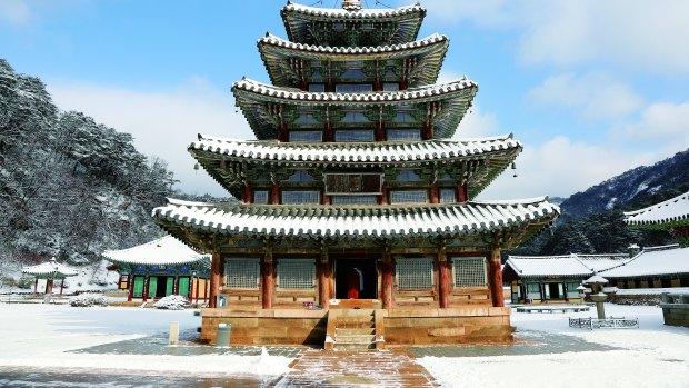 The Beopjusa Temple, Hall of Eight Pictures. The Sansa are Buddhist mountain monasteries located throughout the southern provinces of the Korean Peninsula.