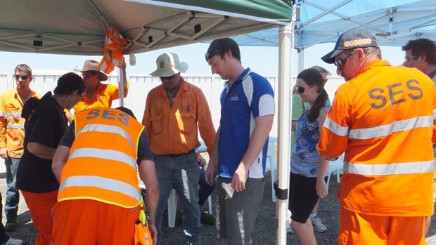 SES volunteers and council staff hand out water in Dysart.