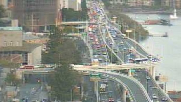 A south-facing traffic camera shows the congestion on the Riverside Expressway heading out of Brisbane City at 5pm.