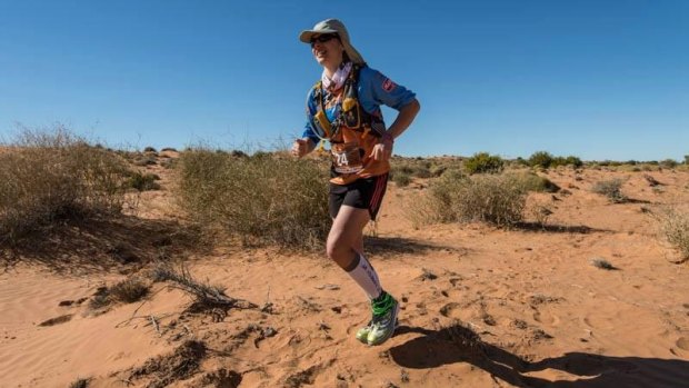 Lisa Harvey-Smith taking part in 2014's Big Red Run in the Simpson Desert.