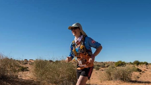 Lisa Harvey-Smith taking part in 2014's Big Red Run in the Simpson Desert.