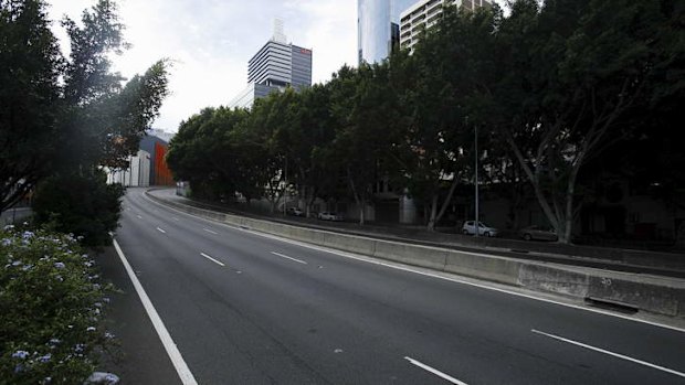 An empty Western Distributor at 5.30pm as a fire continues to burn at Barangaroo.