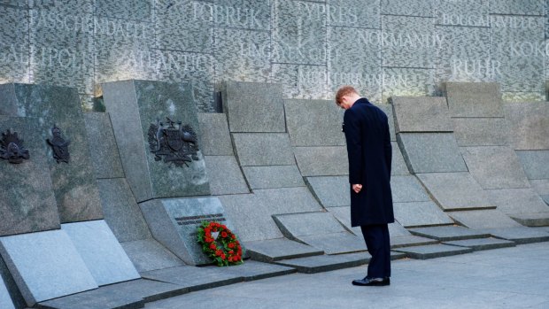 Prince Harry lays a wreath at the Australian War Memorial in London