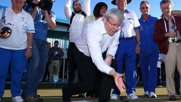 Prime Minister Kevin Rudd visits the Condong Bowling Club in Tweed Heads, NSW, on Monday.