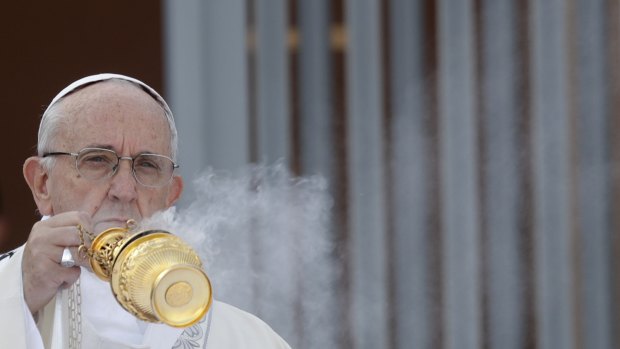 Pope Francis celebrates mass.