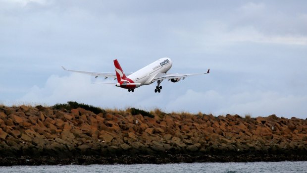Debate continues over a new flight path over the Gold Coast's northern suburbs.