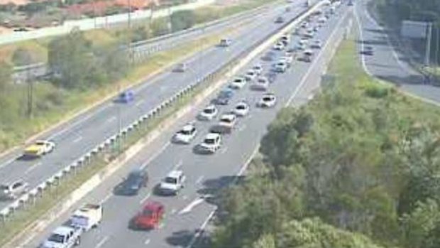A north-facing traffic camera captures the southbound congestion on the M1 in Robina.