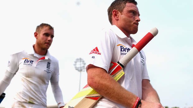 Ian Bell (centre, 95 not out) and Stuart Broad (47 not out) leave Trent Bridge at the end of day three after their unbeaten 108-run partnership against Australia.