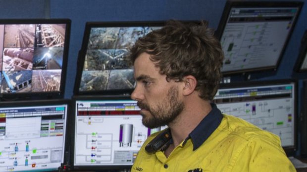 Fortescue  employee monitoring OPF operations from the Christmas Creek 1 control room. 