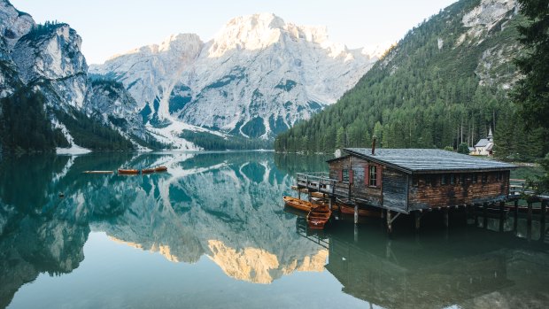 Sunrise at Lago di Braies in the South Tyrol, Italy.
